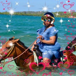 Meet your Posher, Elena